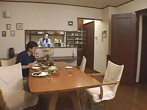 بانوان نوجوان در یک  ...