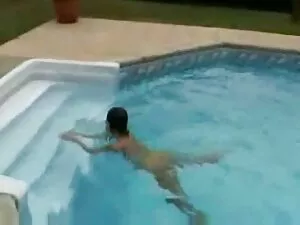 سگ ماده, نمایشنامه ف ...