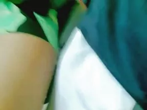 مهمان بین پاهای خود  ...